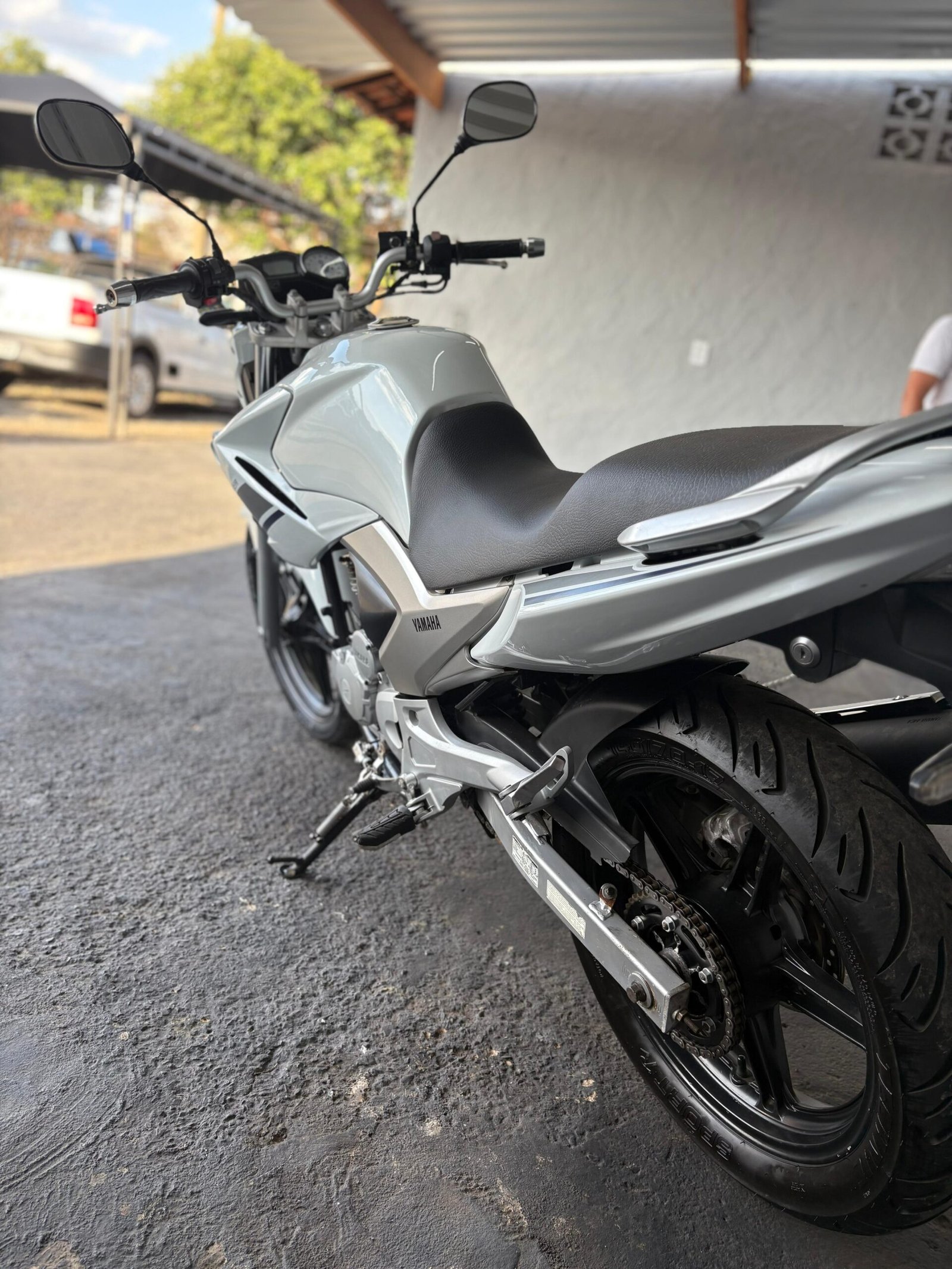 
								Yamaha Fazer 2014 full									