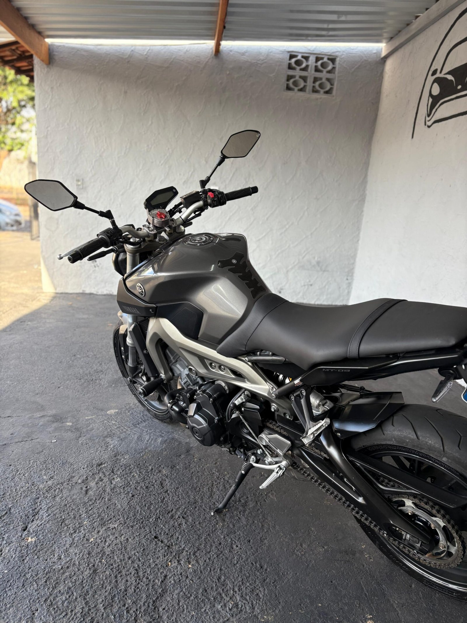 
								Yamaha MT-09 2015 full									