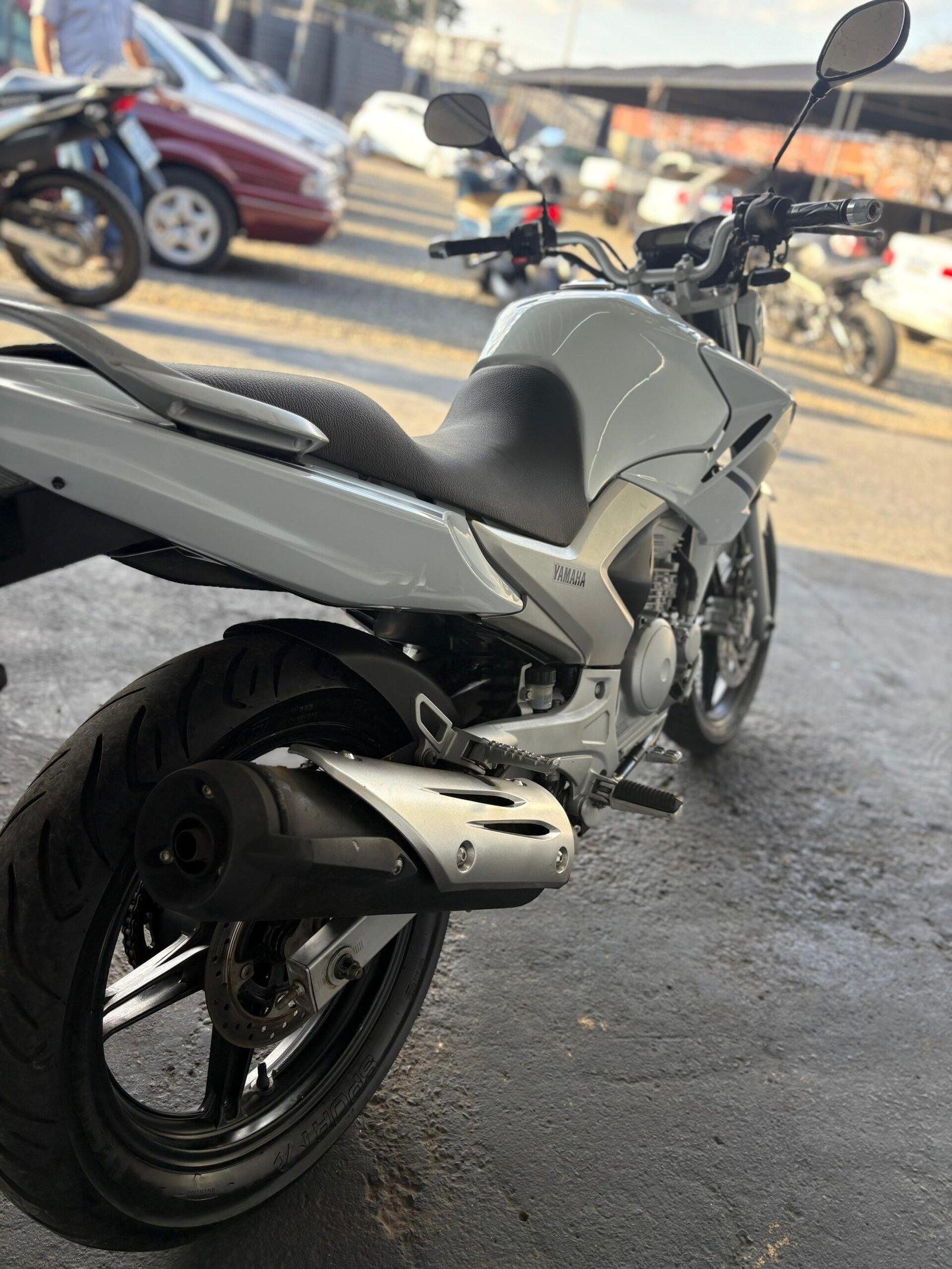 
								Yamaha Fazer 2014 full									