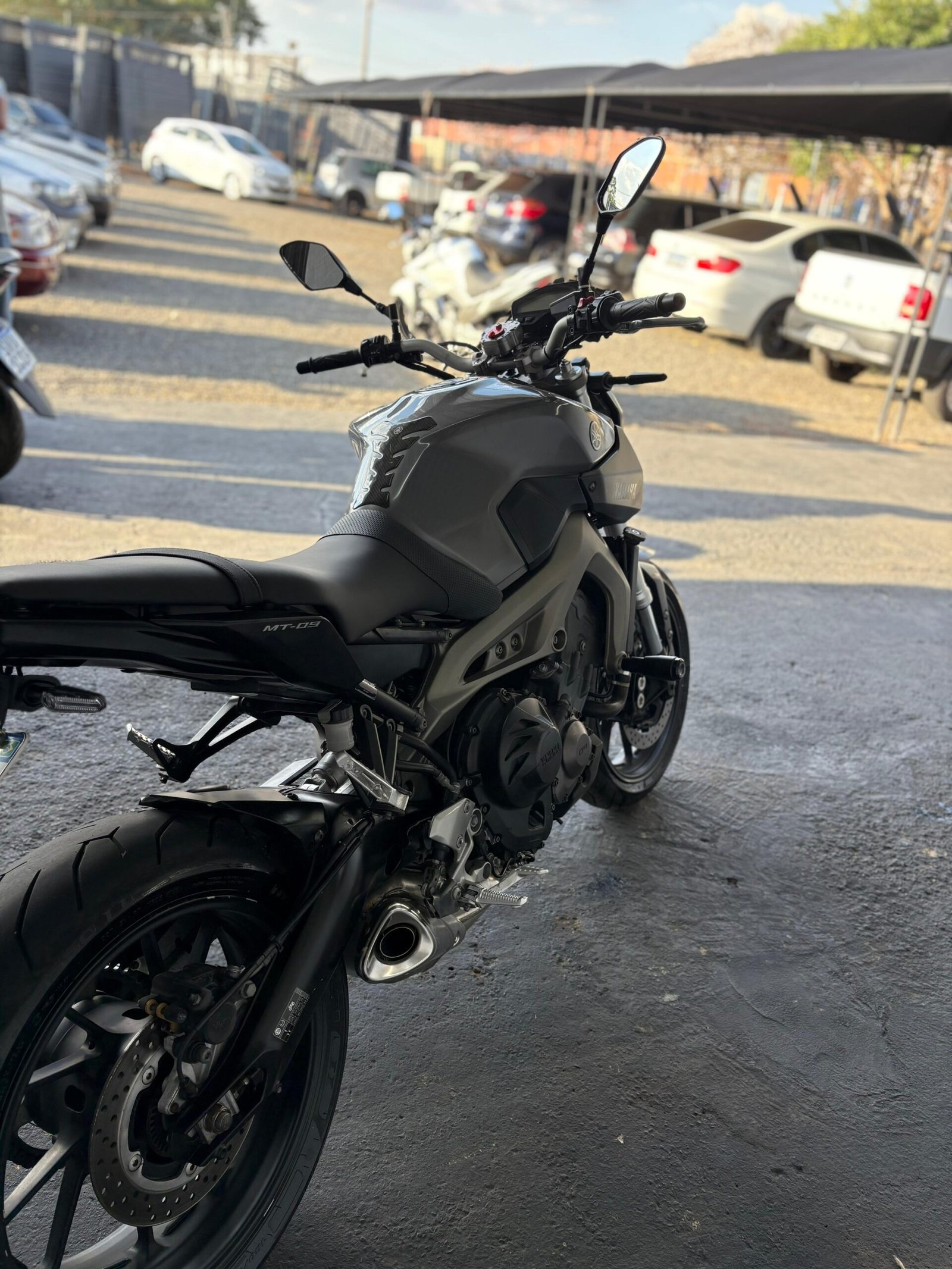 
								Yamaha MT-09 2015 full									
