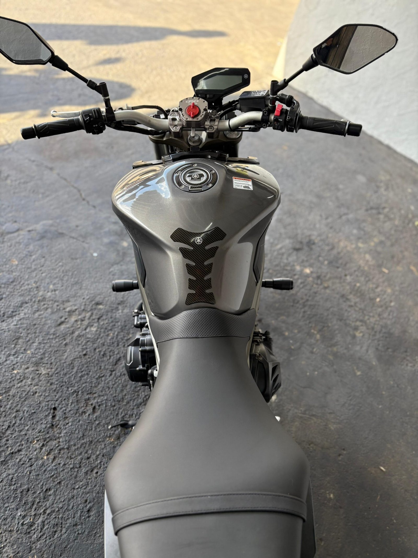 
								Yamaha MT-09 2015 full									
